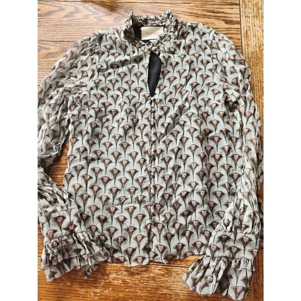 Alexis Keyhole Button Front Blouse Art Deco Sage Size XS